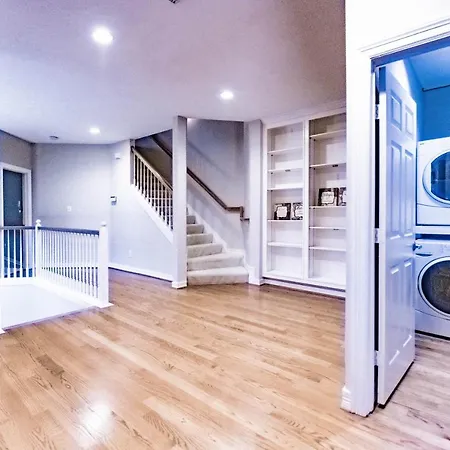River Oaks - 4 Bedrooms / 3700 sqft